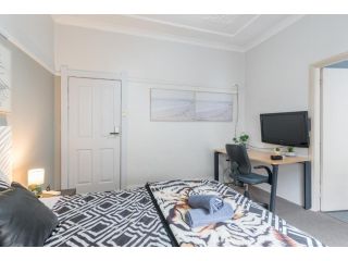 Boutique Private Suite 7 Min Walk to Sydney Domestic Airport 2 - ROOM ONLY Guest house, Sydney - 3