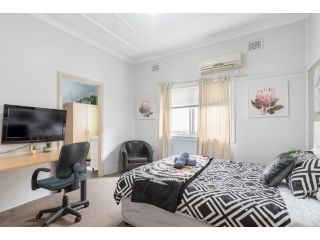 Boutique Private Suite 7 Min Walk to Sydney Domestic Airport 2 - ROOM ONLY Guest house, Sydney - 1