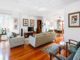 BOUTIQUE STAYS - Maple On Kent, Glen Iris Townhouse Guest house, Melbourne - 4