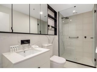 Brand New Apartment With Balcony, Gym and Sauna Apartment, Melbourne - 3