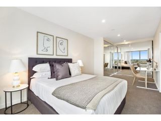 Brand New Apartment With Balcony, Gym and Sauna Apartment, Melbourne - 5