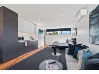 Convenient Beachside Studio Apartment Apartment, Melbourne - 1