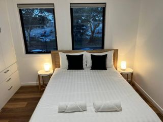 Brand New Modern 2 BR Guesthouse at Airport! Guest house, Melbourne - 2