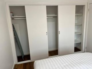 Brand New Modern 2 BR Guesthouse at Airport! Guest house, Melbourne - 5