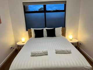 Brand New Modern 2 BR Guesthouse at Airport! Guest house, Melbourne - 4