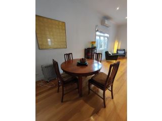 Bright & Sunny 3 Bedroom 'Entertainers' Thornbury Home Apartment, Melbourne - 4