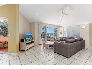 Bright sea view apartment in heart of Sunshine Beach Apartment, Sunshine Beach - 1