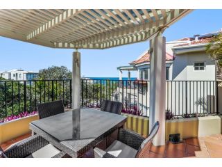 Bright sea view apartment in heart of Sunshine Beach Apartment, Sunshine Beach - 2