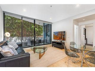 Bright Two-Bedroom Apartment With Leafy Outlook Apartment, Melbourne - 2