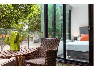 Bright Two-Bedroom Apartment With Leafy Outlook Apartment, Melbourne - 1