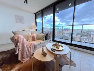 Brilliant CV ONE Apartment Hawthorn East 65'SmartTv Netflix FreeParking Apartment, Melbourne - 3