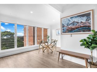 Brilliant Natural Light and Harbour Views Apartment, Newcastle - 1