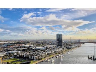 Brilliant Victoria Harbour Waterfront Apartment, Melbourne - 1