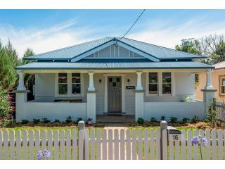 Sunny Federation Charm in Central Mudgee at Bunbinya Guest house, Mudgee - 2