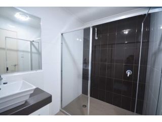 Bundys Best! Modern Luxury in the heart of town Apartment, Bundaberg - 1