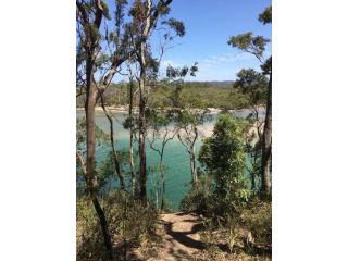 Treehouse Terrace , Mind the Steep Driveway Apartment, Gold Coast - 3