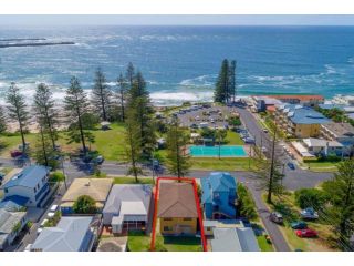 BURLEIGH YAMBA UNIT 1 on Main Beach Apartment, Yamba - 1