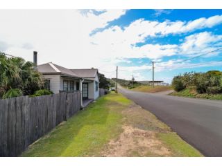 By the Beach at Catho Guest house, Catherine Hill Bay - 1