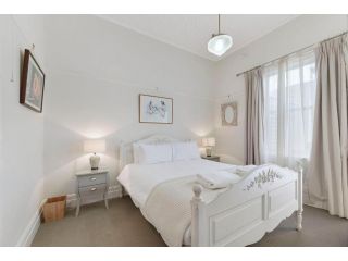 Cadogan Cottage on Summer CBD Luxe Retreat Guest house, Orange - 4