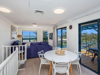 Calypso Plaza Resort Unit 462 - Penthouse style apartment Beachfront Coolangatta Apartment, Gold Coast - 4