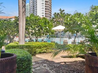 Calypso Plaza Resort Units 139 I4I Combined Apartment, Gold Coast - 2