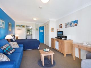 Calypso Plaza Resort Units 215 & 217 COMBINED - Beachfront Coolangatta Apartment, Gold Coast - 4