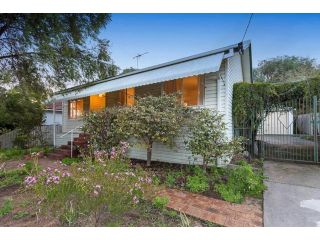 Camellia Cottage - PET FRIENDLY - Kwinana Guest house, Western Australia - 2