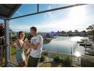 Captains Cove Waterfront Apartments Apartment, Paynesville - 3