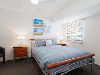 13 'Carindale', 19 Dowling Street - large ground floor unit with pool & tennis court Apartment, Nelson Bay - 1