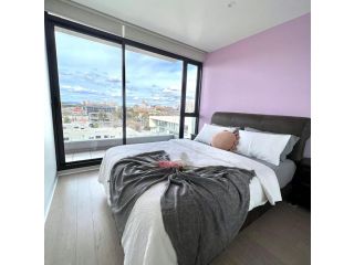 Carlton Stunning View Apartment 150m away from University of Melbourne Apartment, Melbourne - 1