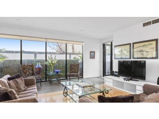 StayCentral - Catani Gardens Apartment, Melbourne - 2