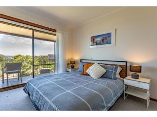 Celestial Heights - Stunning Views of City & Bay Guest house, Port Lincoln - 4