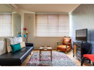 Charming 1 Bedroom Apartment in Vibrant South Yarra Apartment, Melbourne - 2