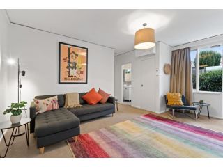 Charming 2-Bed Unit Steps From Alfred Hospital Apartment, Melbourne - 2