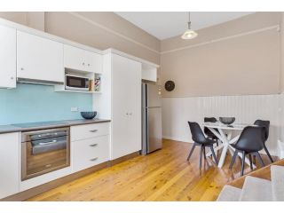 Charming inner city home in quiet location Guest house, Sandy Bay - 3
