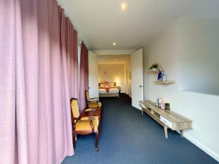 Cheerful 2 rooms, large balcony with hot tub Apartment, Melbourne - 5