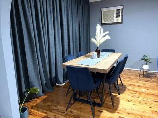 cheerful 3 bedroom Guest house, Bendigo - 1