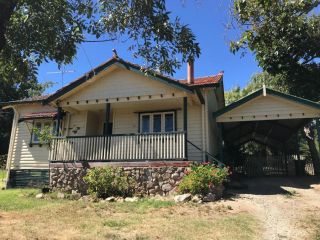 Cherry Blossom Cottage - Beechworth-Getaways Guest house, Beechworth - 2