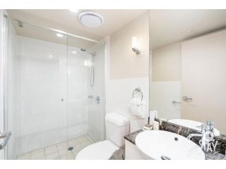 Chevron Renaissance â€“ 2 Bedroom 2 Bathroom Hinterland View - Q STAY Apartment, Gold Coast - 5
