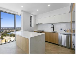 Chevron Renaissance 3 Bed Apartment by Vaun Apartment, Gold Coast - 5