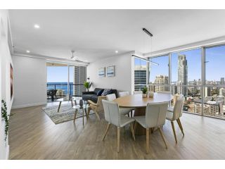 Chevron Renaissance 3 Bed Apartment by Vaun Apartment, Gold Coast - 4