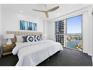 Chevron Renaissance 3 Bed Apartment by Vaun Apartment, Gold Coast - 3