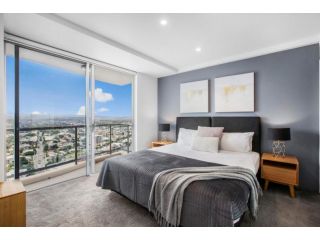 Chevron Renaissance 2 Bed Apartment by Vaun Apartment, Gold Coast - 4