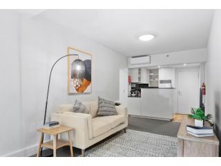 Chic 1-Bed Apartment Steps From Shopping Street Apartment, Melbourne - 5