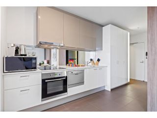 Chic 2-Bed Apartment In the Heart of Melbourne Apartment, Melbourne - 4