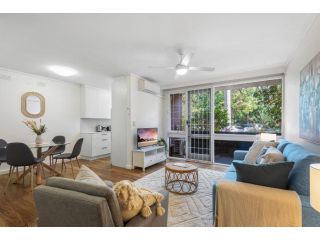 Chic 2-bed Apartment Step to St Kilda Beach Apartment, Melbourne - 2