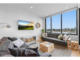 Chic 2-Bed with a Generous Design and City Views Apartment, Melbourne - 2