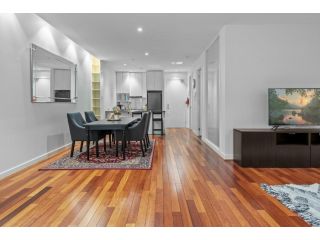 Chic and Spacious 2-Bed Apartment Melbourne Apartment, Melbourne - 1