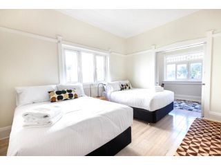 Chic Bondi Beach Pad Apartment, Sydney - 3